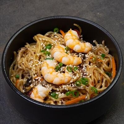 Яичная лапша с креветками в Pho Tom по цене 490 ₽