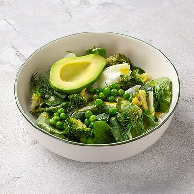 Зеленый салат с авокадо в Шоколадница по цене 370 ₽