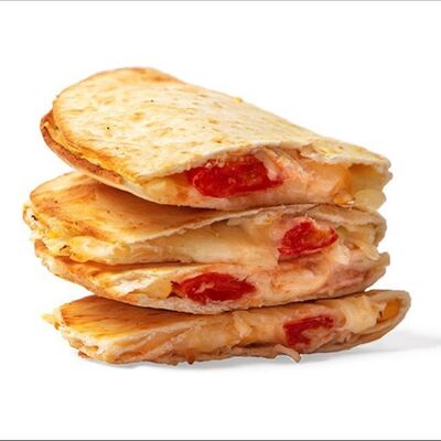 Мексиканская кесадия Deluxe сырная в New York Pizza по цене 579 ₽