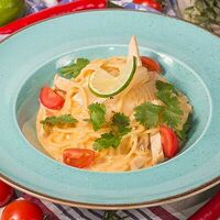 Спагетти с кальмаром в соусе Том Ям в Луиджи & Тосё