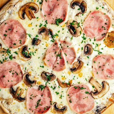 Пицца Ветчина и грибы 33см в Bourbon по цене 590 ₽