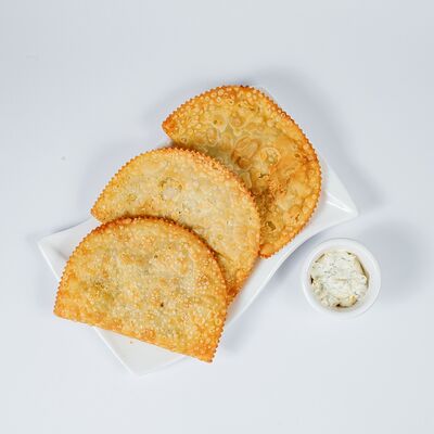 Чебуреки с соусом Тартар в Халва по цене 1140 ₸