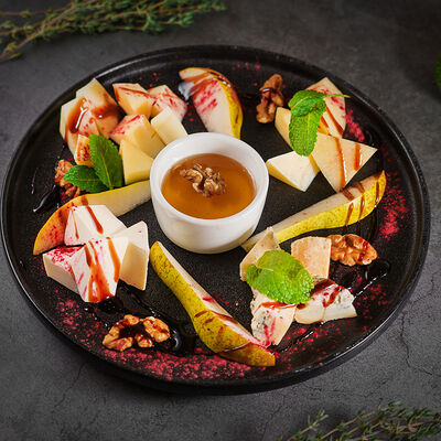 Сырная тарелка в Inyan по цене 1013 ₽