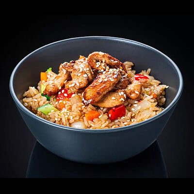 Рис с курицей в Sushi Maximum по цене 720 ₽