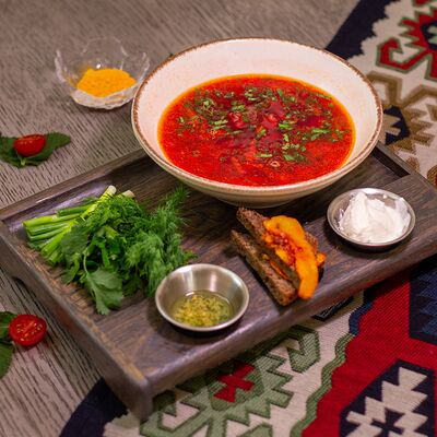 Борщ с говядиной в Хан Булак по цене 550 ₽