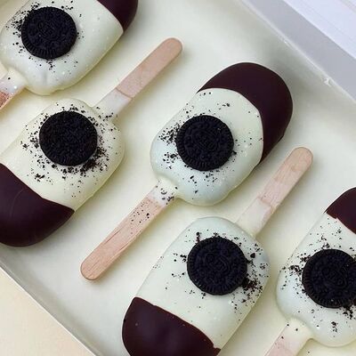 Чизкейк с вишней и картошка с печеньками Oreo в Cosmo Сakery по цене 1250 ₽