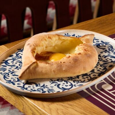 Аджарули - традиционный хачапури по-аджарски в NANA Pirveli по цене 750 ₽