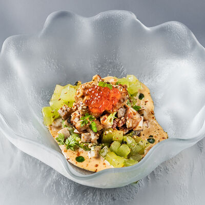 Тартар из угря унаги с авокадо, огурцом и икрой лосося в Sadko по цене 998 ₽