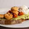 Тост с креветками и яйцом пашот в Extrovert по цене 480