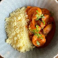 Морепродукты в томатном пряном соусе с кускусом в More More