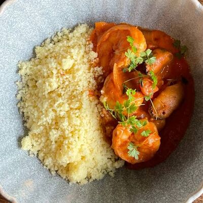 Морепродукты в томатном пряном соусе с кускусом в More More по цене 510