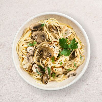 Паста курица-грибы в Sushi Bistro по цене 400 ₽