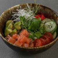 Поке с лососем в Осьминог на Чапаева 58