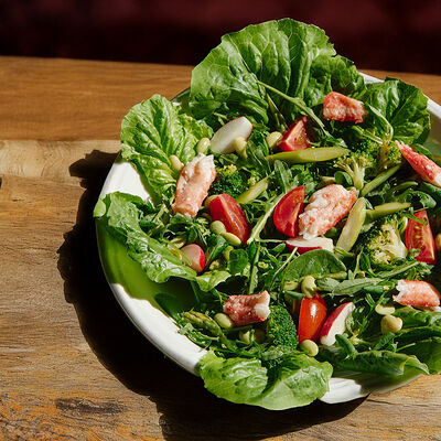 Insalata Classica с крабом в Salone pasta & bar по цене 2690 ₽