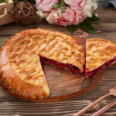 Пирог с вишней в Ватруш пекарня-кондитерская по цене 890 ₽