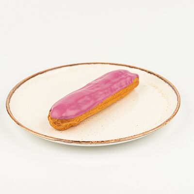 Эклер ягодный в Kitchen по цене 290 ₽