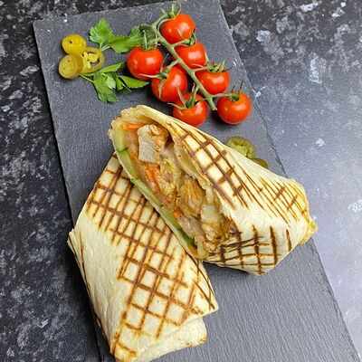 Шаурма Сырная с курицей в Bulldog по цене 299 ₽