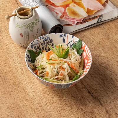 Салат из белокочанной капусты и зелени в Цзао Ван по цене 145 ₽