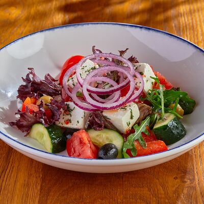 Греческий салат в Munhell по цене 710 ₽