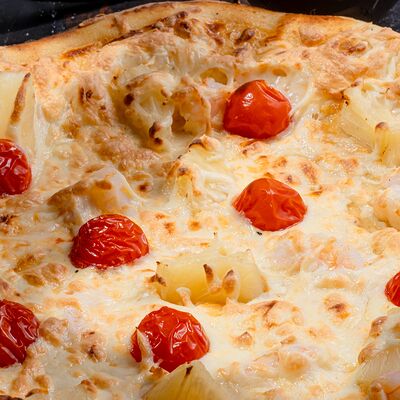 Хачапури с креветкой и ананасомв Хачапури Марико по цене 735 ₽