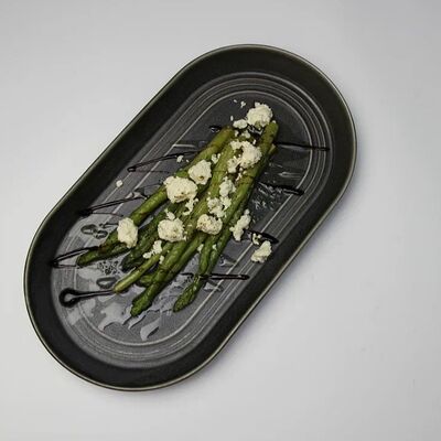 Запечённая спаржа с опалённым творогом в Асгард по цене 462 ₽