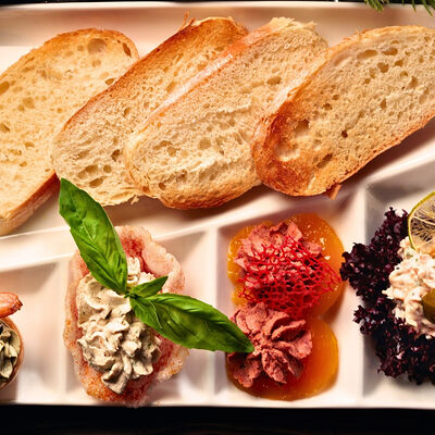 Ассорти премиальных паштетов - изысканная дегустация вкусов: в Рестобар Литера по цене 990 ₽