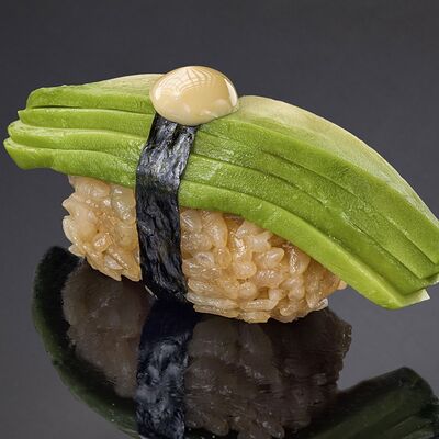 Авокадо с трюфельным соусом в Bluefin по цене 220 ₽