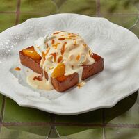 Бриошь с сырным кремом и апельсиновой карамелью в Двор Помидор