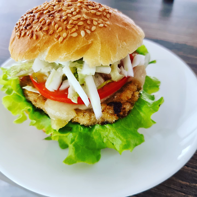 Гамбургер с курицей в Великолепный век по цене 320 ₽