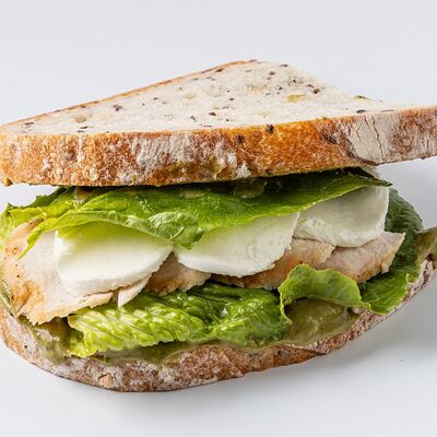 Гриль чиз с курицей и песто в Кофе Рам по цене 660 ₽