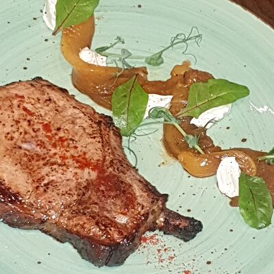 Каре из свинины с запеченным маринованным болгарским перцем в ISOLA по цене 700 ₽