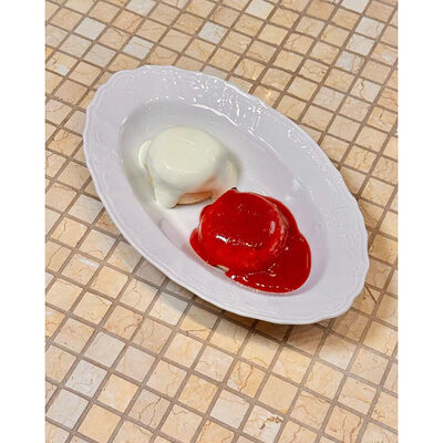 Сырники с малиновым вареньем и сметаной в Мари по цене 360 ₽