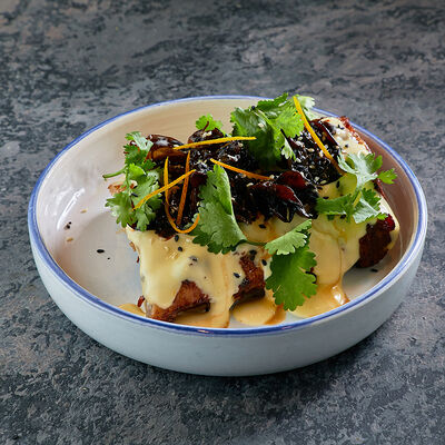 Свиные рёбра с древесными грибами и цитрусовым соусом в Frank by Баста по цене 940 ₽