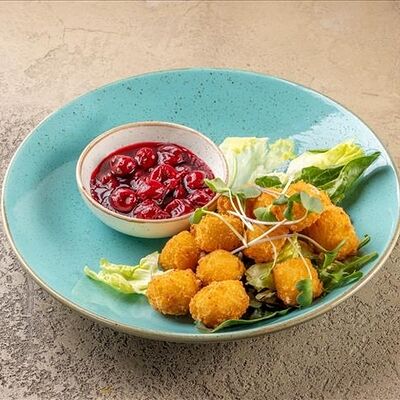 Жареный сыр сулугуни с вишневым конфитюром в У рыбака по цене 490 ₽