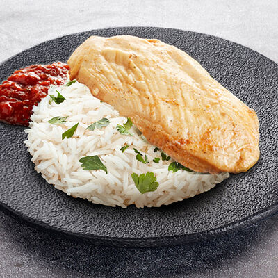 Томлёная куриная грудка с гарниром и соусом на выбор в Теремок по цене 454 ₽