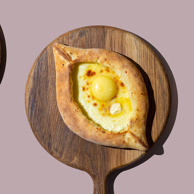 Аджарули в Хачапури и вино по цене 397 ₽