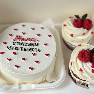 Бенто-торт и 2 капкейка Мама, спасибо, что ты есть на день Матери в Sweet Caprice по цене 2549 ₽