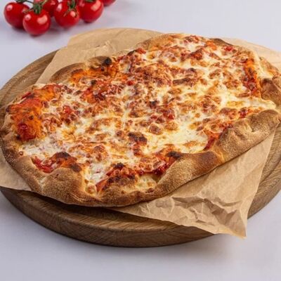 Пицца маргарита в Nook Coffee по цене 780 ₽