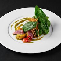 Теплый салат с говядиной и печеными овощами в Буйабес