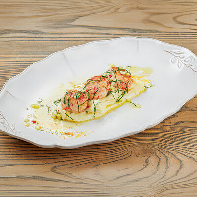 Крабовые котлеты с картофельным кремом и огуречным тартаром в Онегин дача по цене 1390 ₽