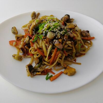 Лапша с морепродуктами в Yoshi по цене 320