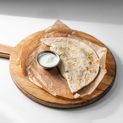 Кутаб с сыром и зеленью в Густо & Пряно по цене 338 ₽