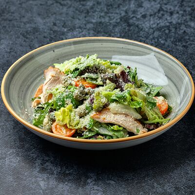 Салат с индейкой и соусом Вителло Тоннато в Mesto Sushi & Grill по цене 620