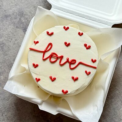 Бенто-торт Love с сердечками в Lipatik sweets по цене 1990 ₽