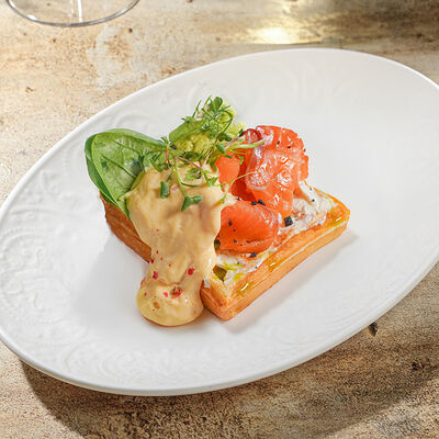 Вафли картофельные с форелью и гуакамоле в Ива по цене 1030 ₽