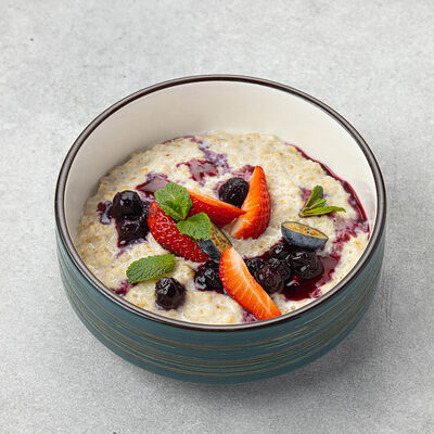 Овсяная каша с ягодой в Peperoni по цене 420 ₽