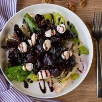 Салат из запеченной свеклы в Терраса