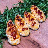 Запеченные Мидии в ракушках под чесночно-сырным соусом в СушиТОП