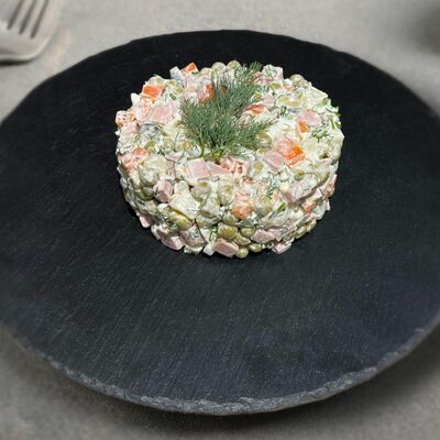 Салат Оливье в Семья Плюс по цене 120 ₽