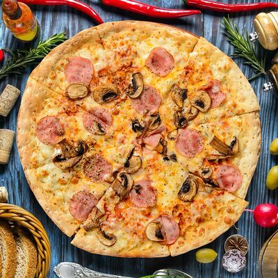 Пицца Ветчина и грибы большая в Pizza Красти Крабс по цене 755 ₽